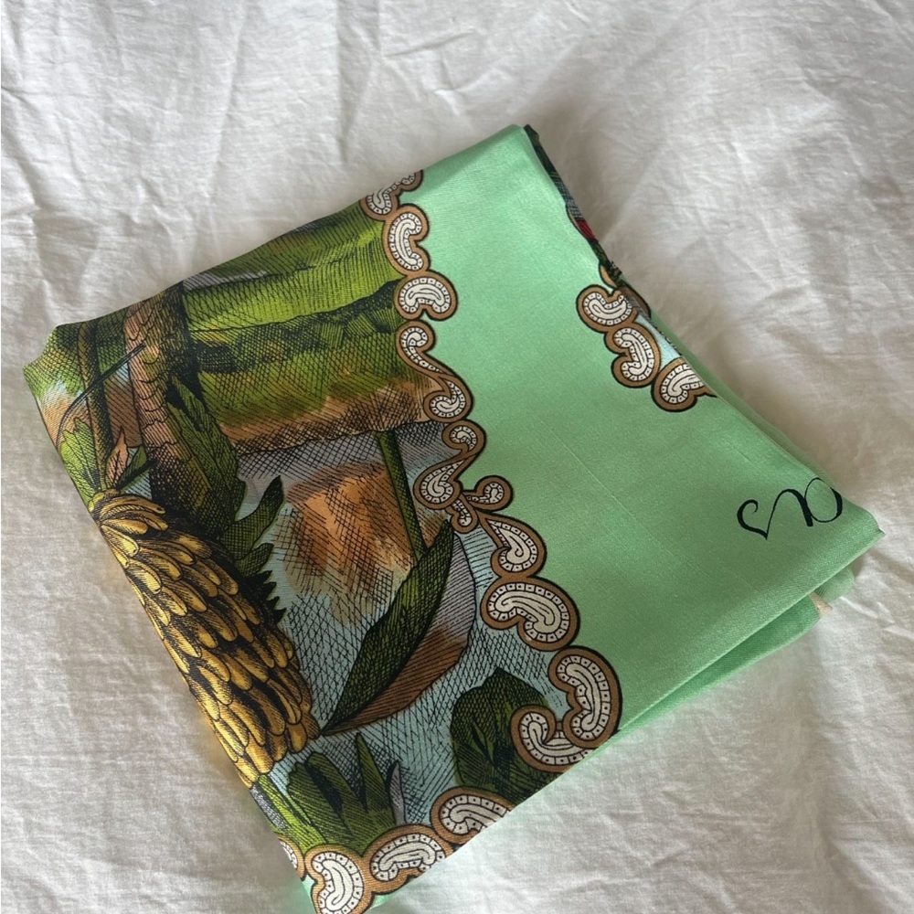 ITALIAN DESIGNER 100% SILK HR SQUARE SCARF 26” x 26” Mint- MADE IN ITALY